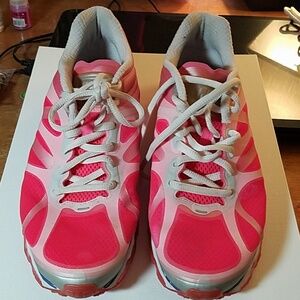 Nike Air Max Size 7Y Pink